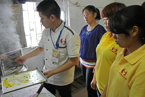 深圳石磨腸粉培訓(xùn)老師教學(xué)過程