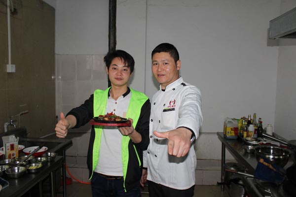 塘廈煌旗湘菜廚師培訓學員合影
