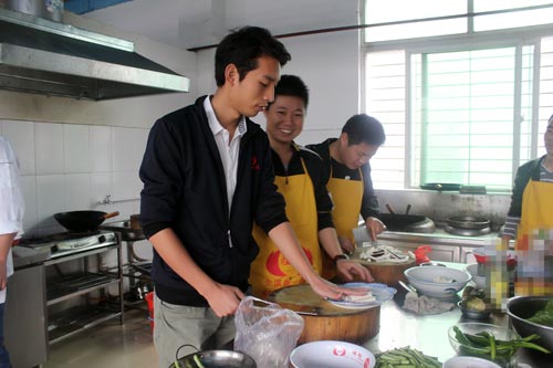虎門(mén)木桶飯培訓(xùn)教學(xué)過(guò)程