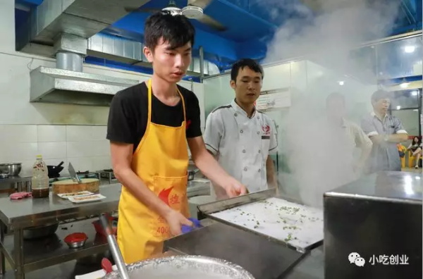 學(xué)員實(shí)操腸粉制作