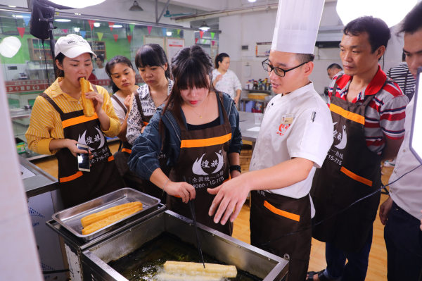 擺地攤賣什么小生意好