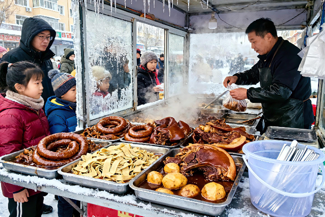 冬天擺攤賣(mài)熱乎的鹵味